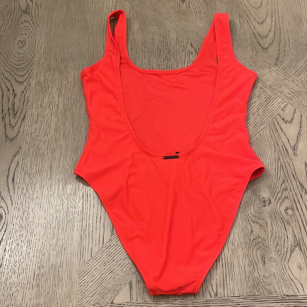 Kendall + Kylie Womens Small Pull On Low Back One-Piece Swimsuit Red Large New - Picture 6 of 9